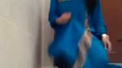 Brunette چھیڑ اس لٹکا آدمی کی طرف سے گدا میں fucked ہو جاتا ہے
