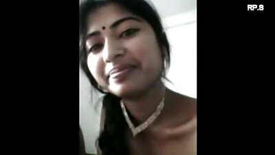 ایک لڑکی پول میں اپنے آدمی کے ساتھ ہے ، اس کی بلی کو چود رہی ہے۔