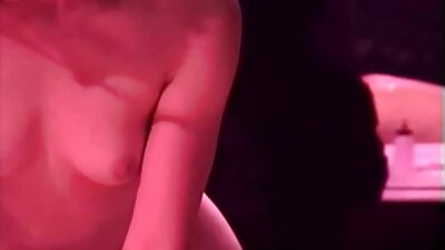 کامل پاؤں کے ساتھ پتلی لڑکی ایک آدمی کو یاد کرنے کے لئے بھاڑ میں جاؤ