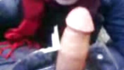 آبنوس بیب سفید عورت کے ساتھ جسمانی ہے جو اسے کیمرے پر بناتا ہے۔
