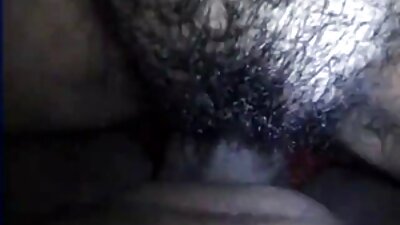 تین خواتین کو دو لڑکے ملتے ہیں جن پر وہ اپنا جادو کر سکتی ہیں۔